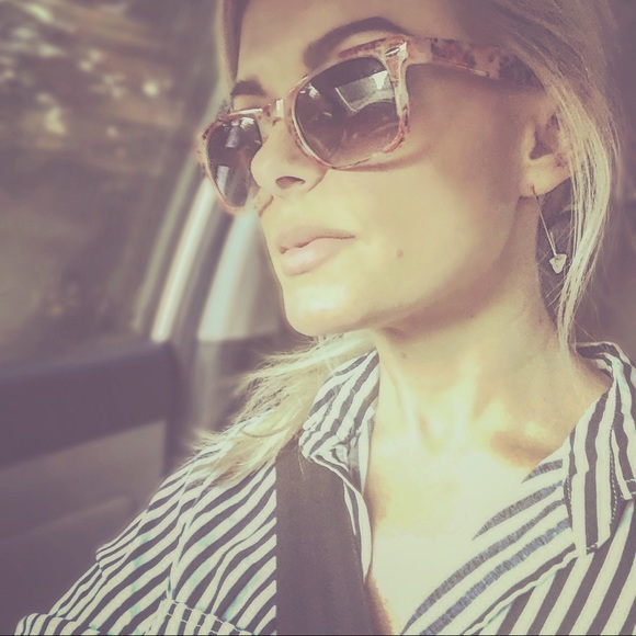 Meet your Posher, Bridget - Picture 3 of 6